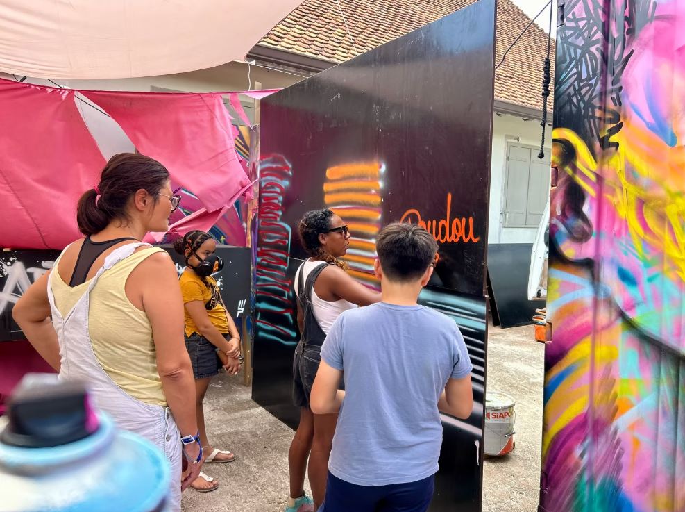 Atelier street art sur mur Urban Studio